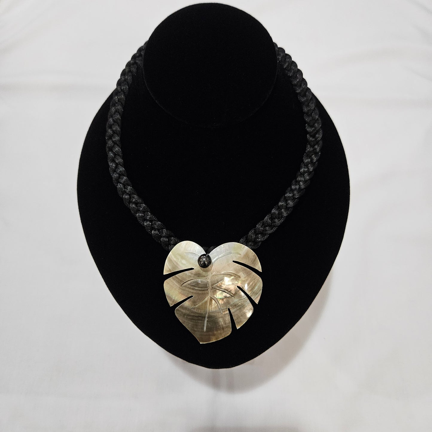 Young Monstera Shell Necklace