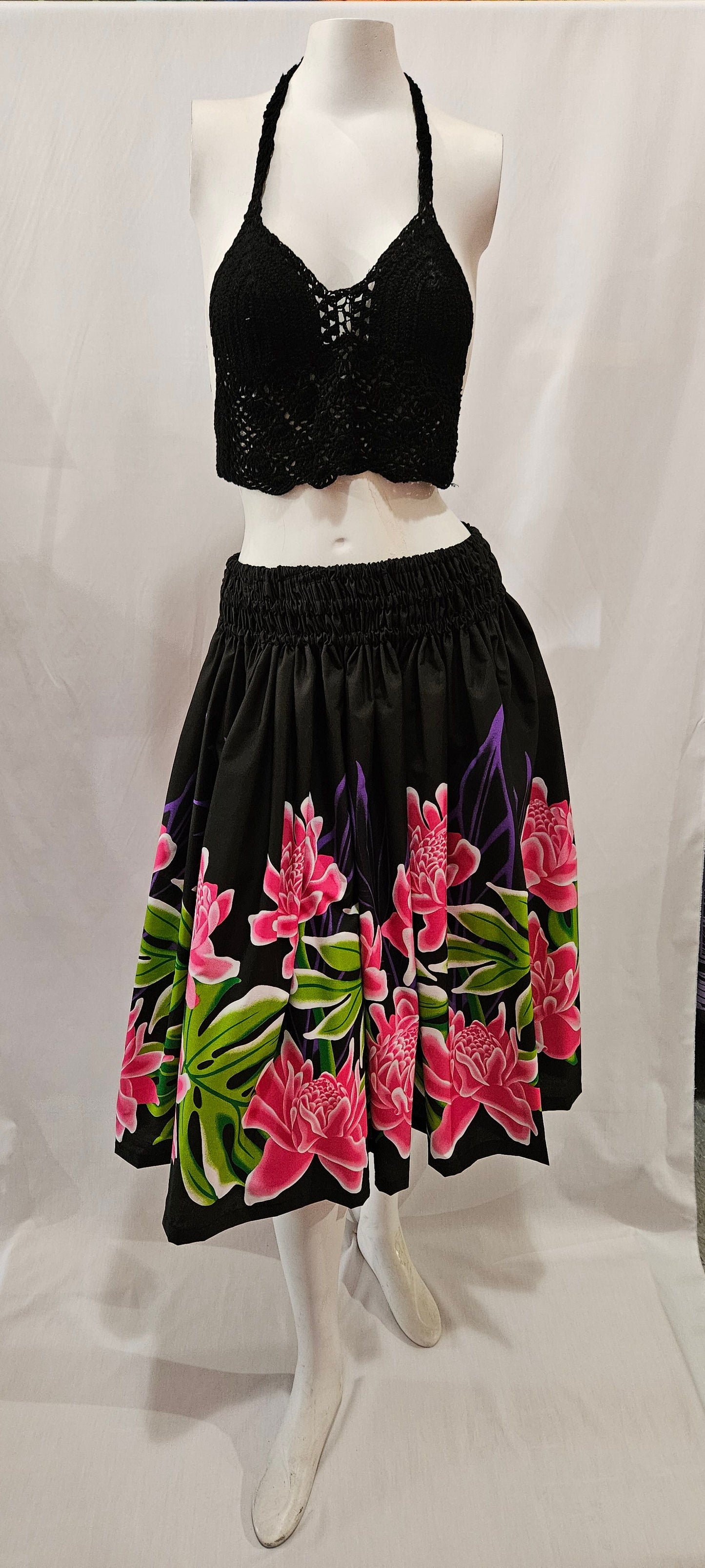 Protea with Monstera Pa'u Skirt
