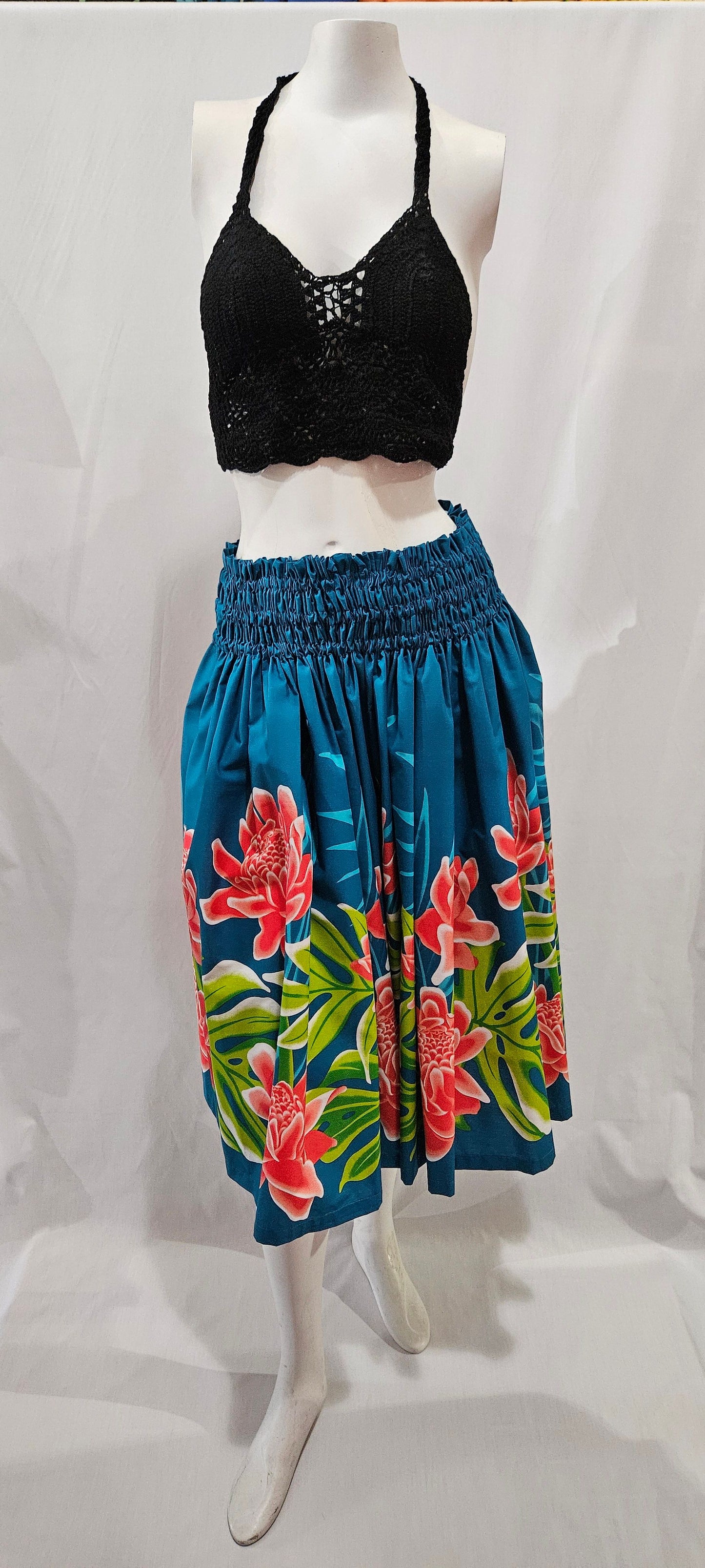 Protea with Monstera Pa'u Skirt