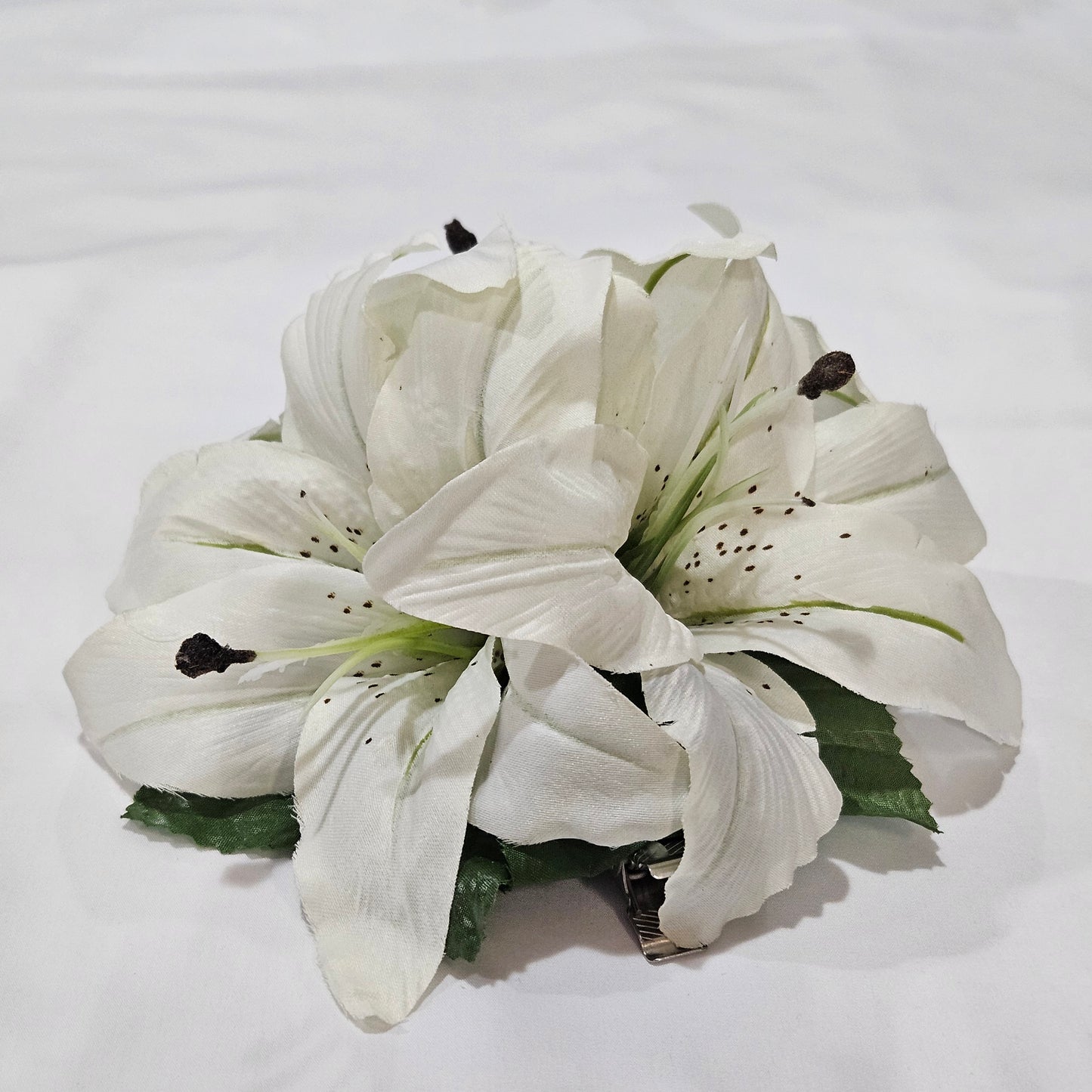 White Medium Lily Hair Clip