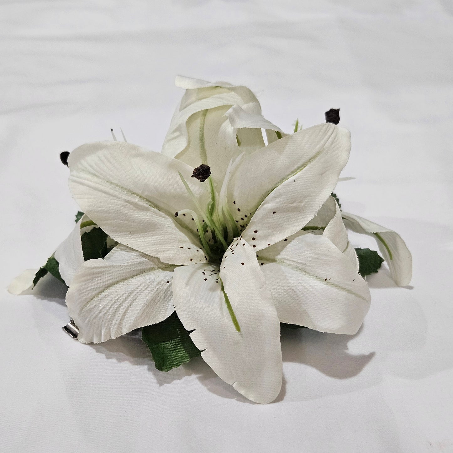 White Medium Lily Hair Clip