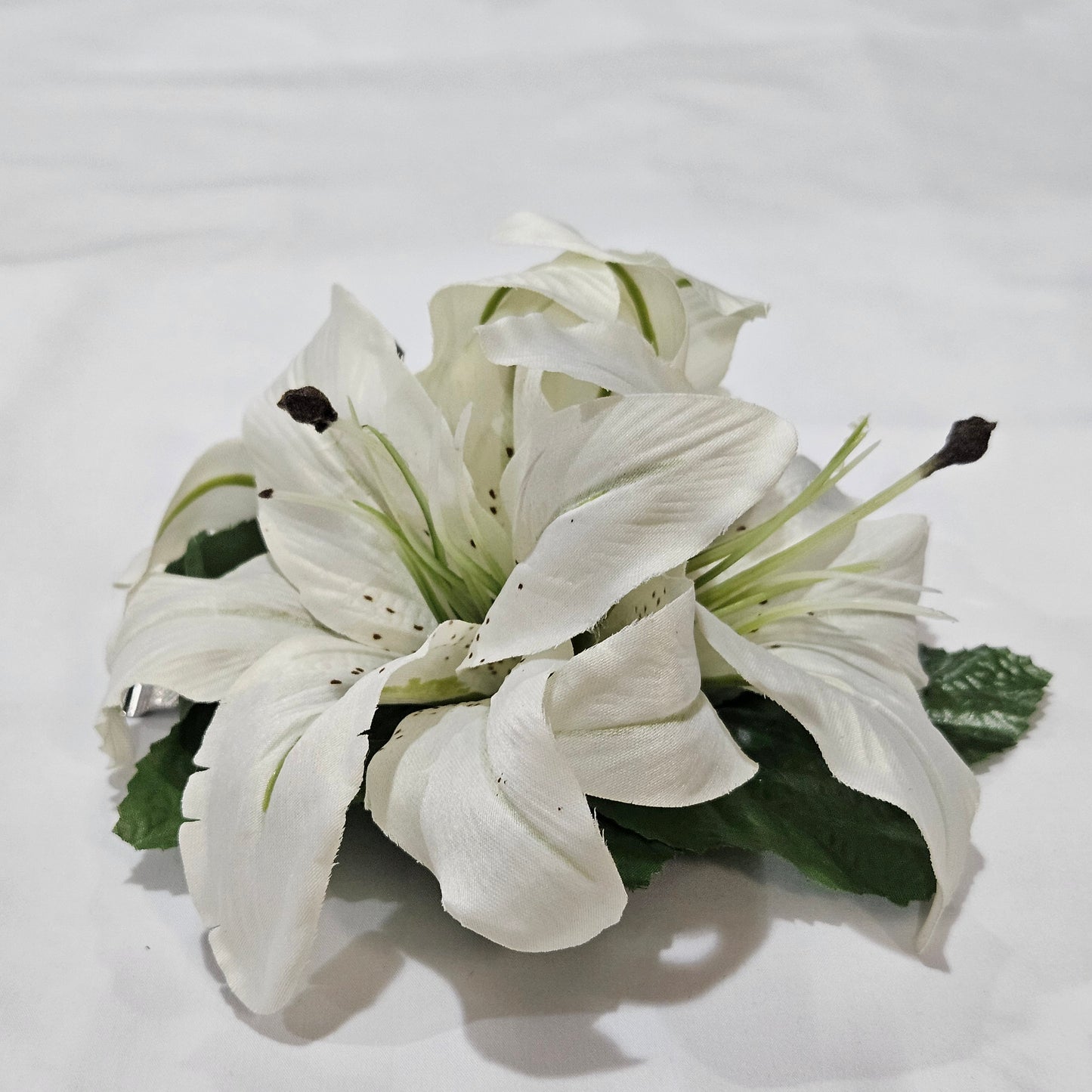 White Medium Lily Hair Clip