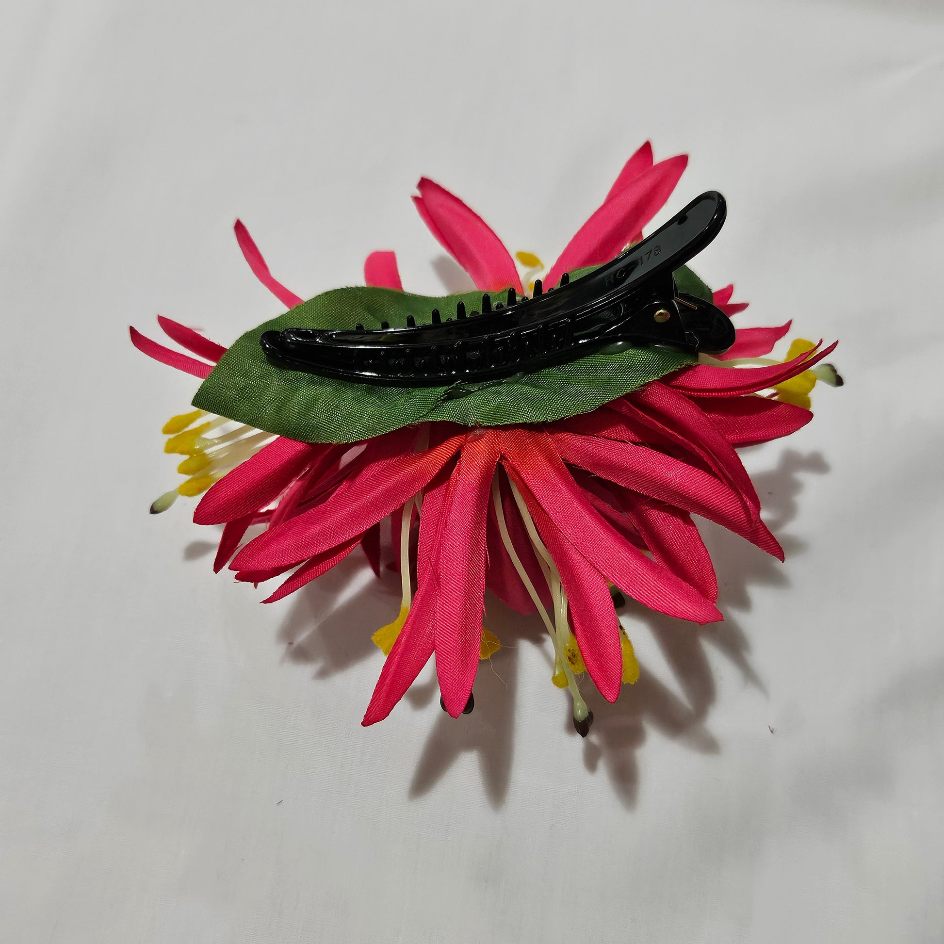 spider lily hair clip Spider Lily Hair Clip – Aloha Fabrics Hula & Crafts